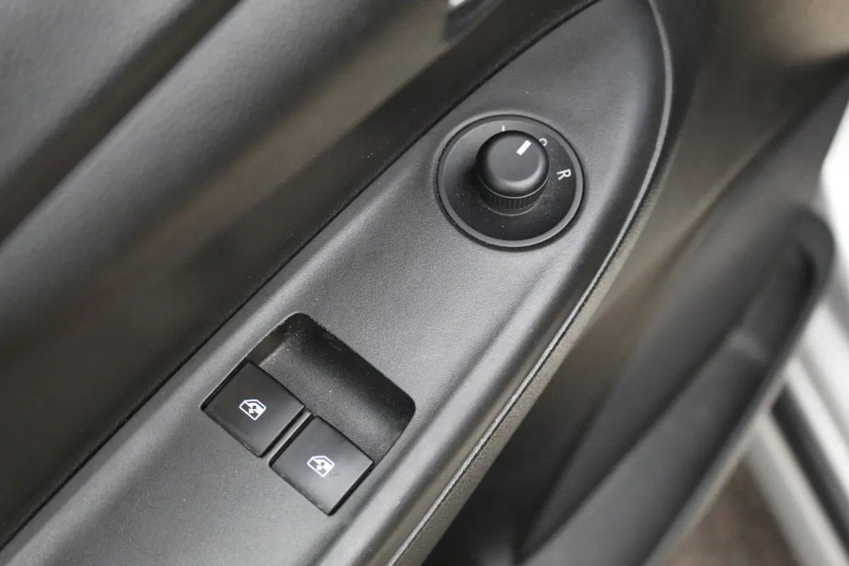 1.0 Online Edition | Carplay | Airco | PDC A | Bluetooth | LMV 15" | Carplay | Airco | PDC A | Bluetooth | LMV 15" |