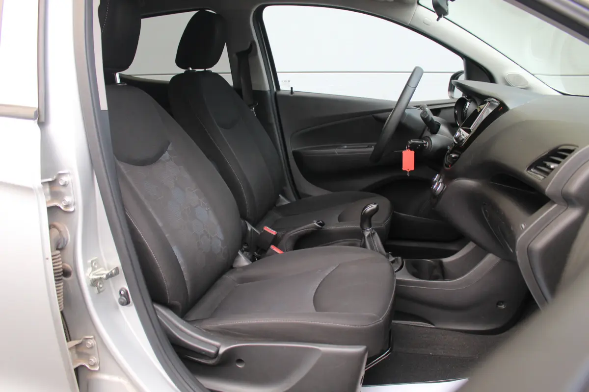 1.0 Online Edition | Carplay | Airco | PDC A | Bluetooth | LMV 15" | Carplay | Airco | PDC A | Bluetooth | LMV 15" |