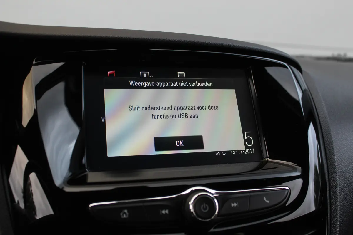 1.0 Online Edition | Carplay | Airco | PDC A | Bluetooth | LMV 15" | Carplay | Airco | PDC A | Bluetooth | LMV 15" |