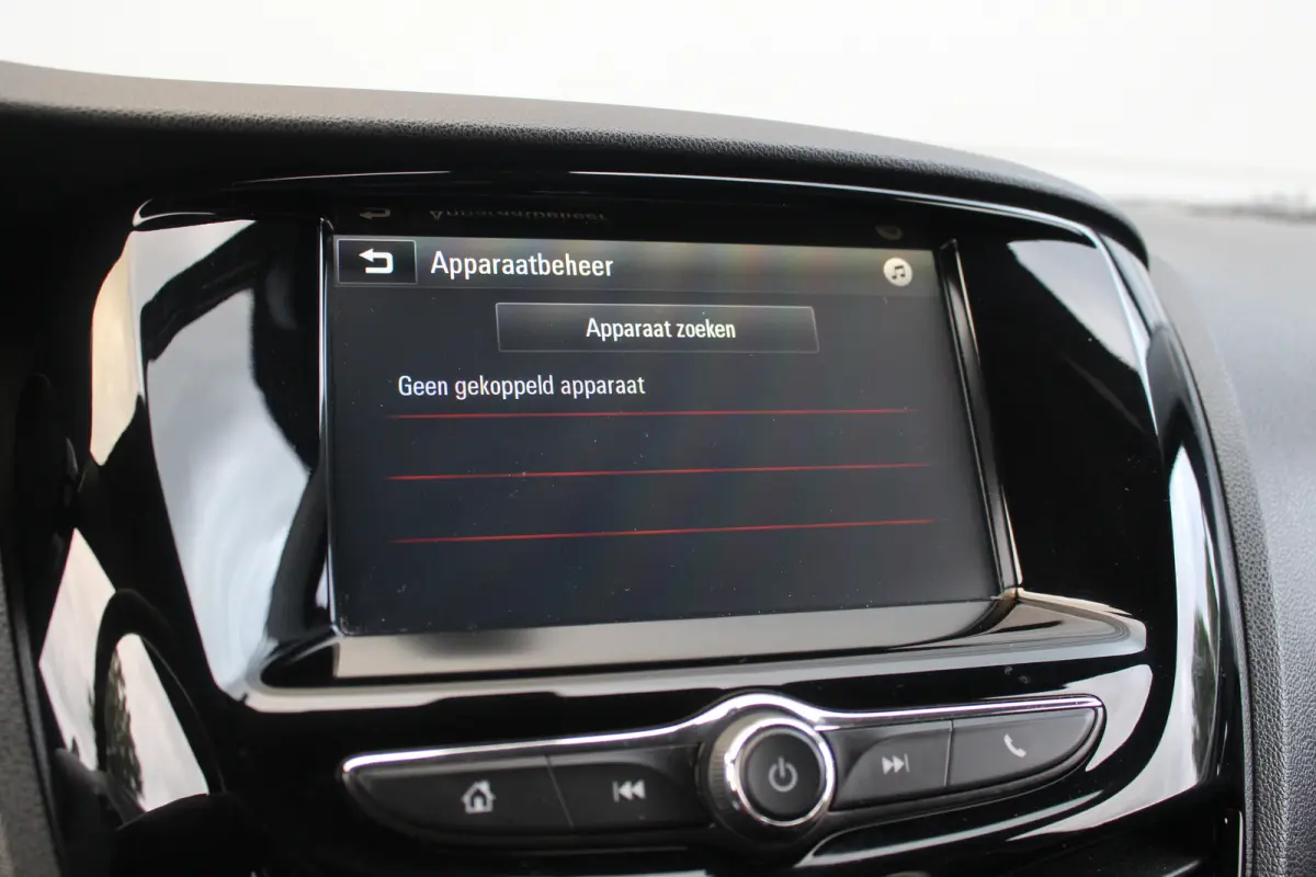 1.0 Online Edition | Carplay | Airco | PDC A | Bluetooth | LMV 15" | Carplay | Airco | PDC A | Bluetooth | LMV 15" |