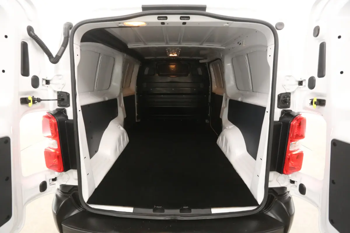75 kWh L3H1 Long Range | Snelladen | SOH 91% | Airco | Cruise | 3 Zits | Parkeersens.