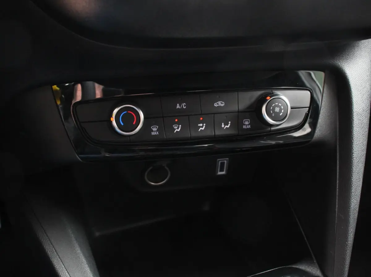 1.2 Turbo Hybrid 100pk GS Automaat Navigatie Apple Carplay/Android Auto Camera Parkeersensoren Cruise Control Dodehoek assistent Airco Lichtmetalen velgen Virtual Cockpit