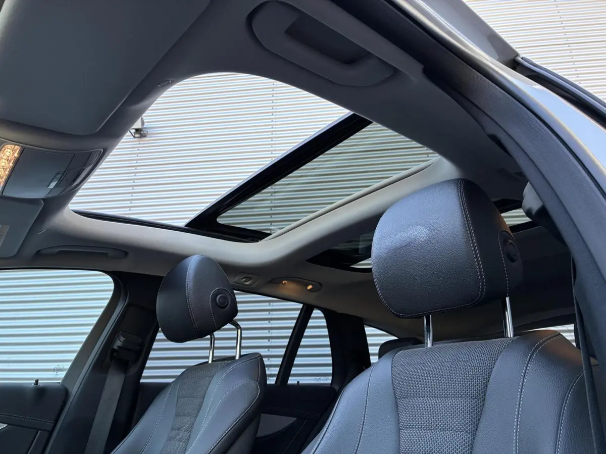 300 de 4MATIC Pano Camera Carplay 2020 Facelift Model Nightpakket Vol Opties Eerste Eigenaar Plug-In hybride 106930 Km Gereden Perfecte