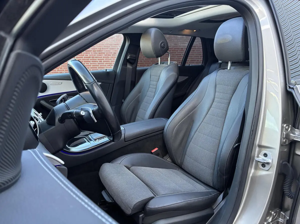300 de 4MATIC Pano Camera Carplay 2020 Facelift Model Nightpakket Vol Opties Eerste Eigenaar Plug-In hybride 106930 Km Gereden Perfecte