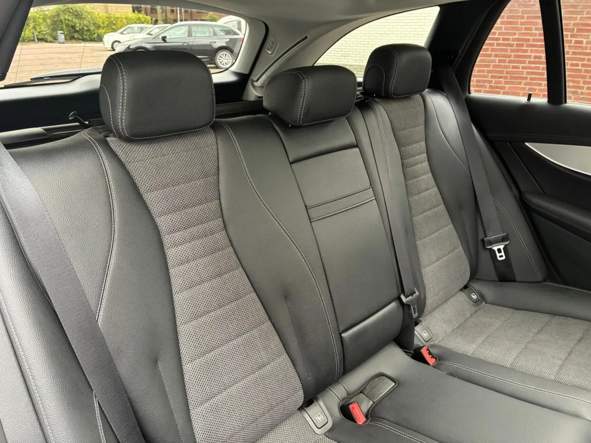 300 de 4MATIC Pano Camera Carplay 2020 Facelift Model Nightpakket Vol Opties Eerste Eigenaar Plug-In hybride 106930 Km Gereden Perfecte