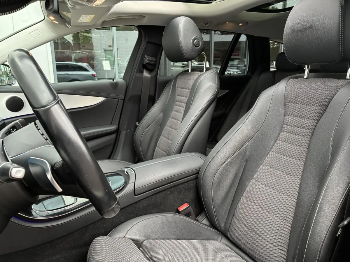 300 de 4MATIC Pano Camera Carplay 2020 Facelift Model Nightpakket Vol Opties Eerste Eigenaar Plug-In hybride 106930 Km Gereden Perfecte