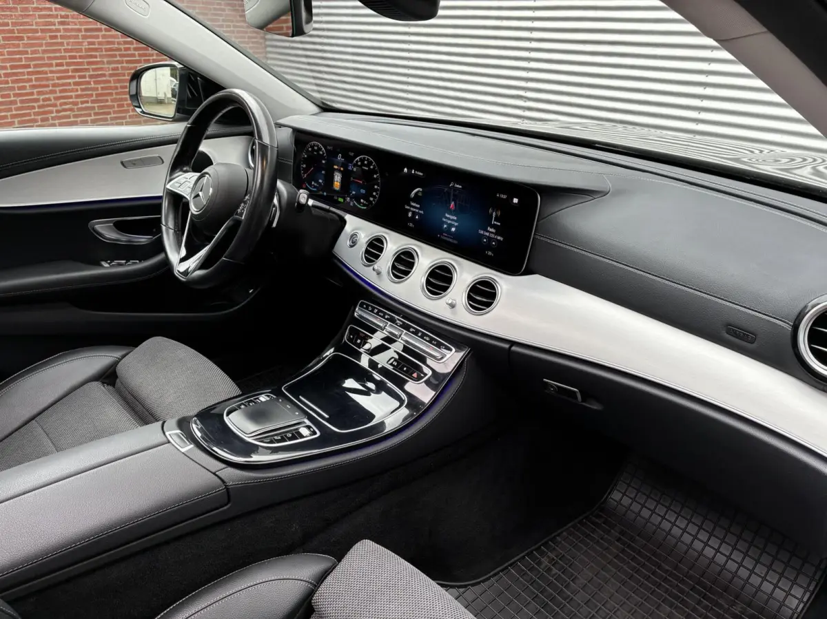 300 de 4MATIC Pano Camera Carplay 2020 Facelift Model Nightpakket Vol Opties Eerste Eigenaar Plug-In hybride 106930 Km Gereden Perfecte