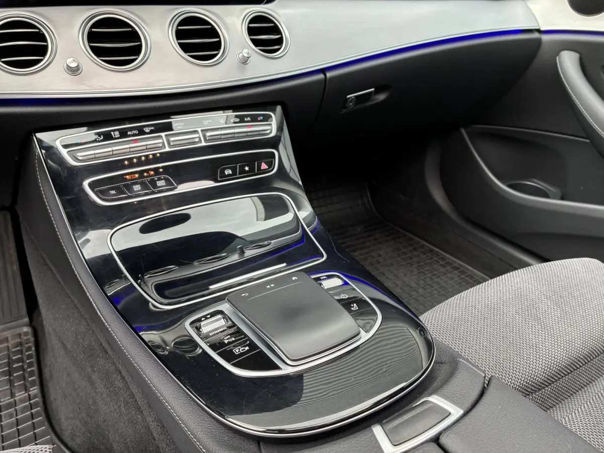 300 de 4MATIC Pano Camera Carplay 2020 Facelift Model Nightpakket Vol Opties Eerste Eigenaar Plug-In hybride 106930 Km Gereden Perfecte