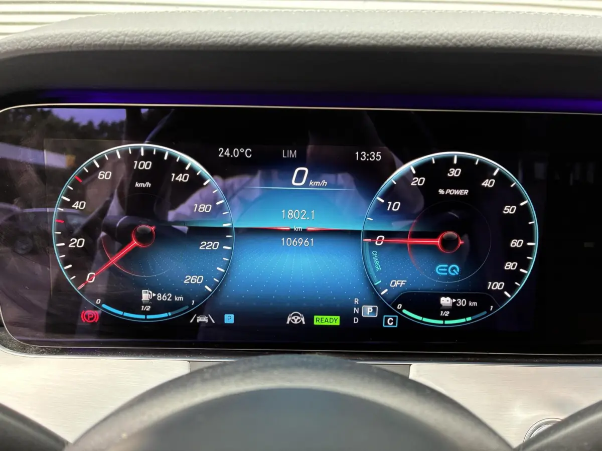 300 de 4MATIC Pano Camera Carplay 2020 Facelift Model Nightpakket Vol Opties Eerste Eigenaar Plug-In hybride 106930 Km Gereden Perfecte