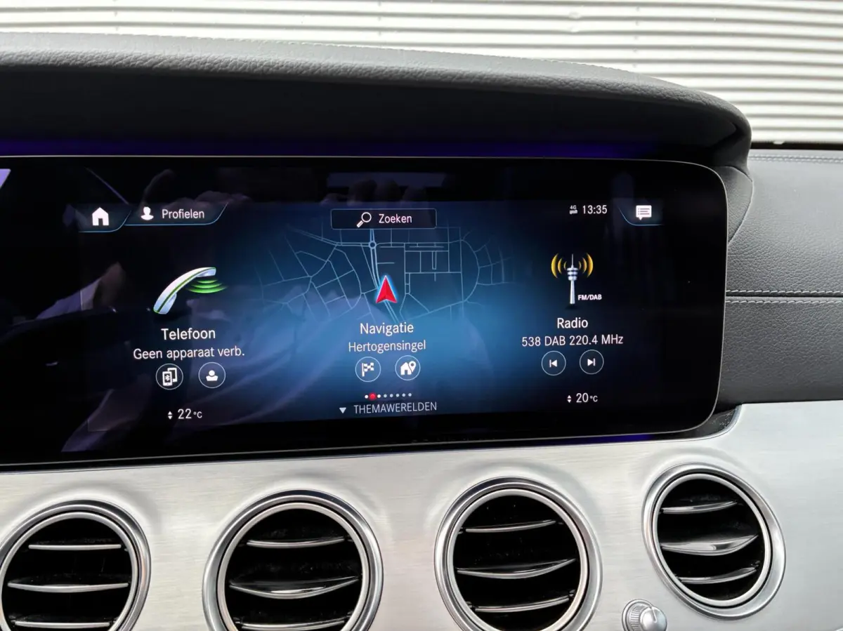 300 de 4MATIC Pano Camera Carplay 2020 Facelift Model Nightpakket Vol Opties Eerste Eigenaar Plug-In hybride 106930 Km Gereden Perfecte