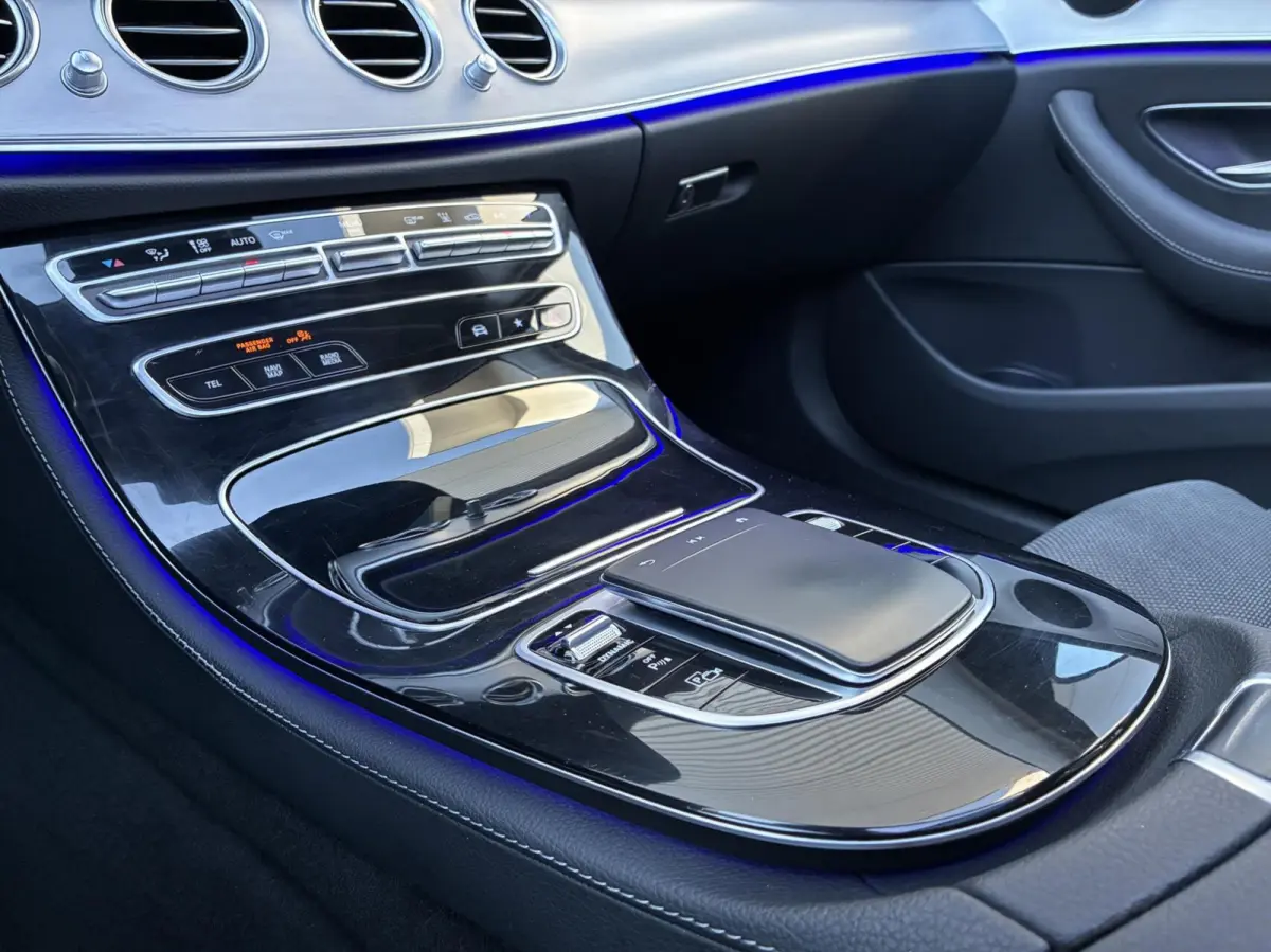 300 de 4MATIC Pano Camera Carplay 2020 Facelift Model Nightpakket Vol Opties Eerste Eigenaar Plug-In hybride 106930 Km Gereden Perfecte
