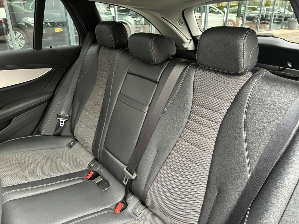 300 de 4MATIC Pano Camera Carplay 2020 Facelift Model Nightpakket Vol Opties Eerste Eigenaar Plug-In hybride 106930 Km Gereden Perfecte