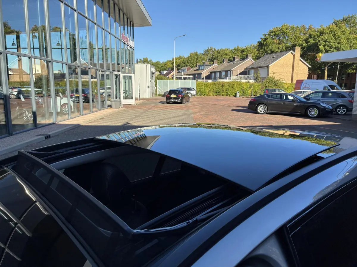 300 de 4MATIC Pano Camera Carplay 2020 Facelift Model Nightpakket Vol Opties Eerste Eigenaar Plug-In hybride 106930 Km Gereden Perfecte