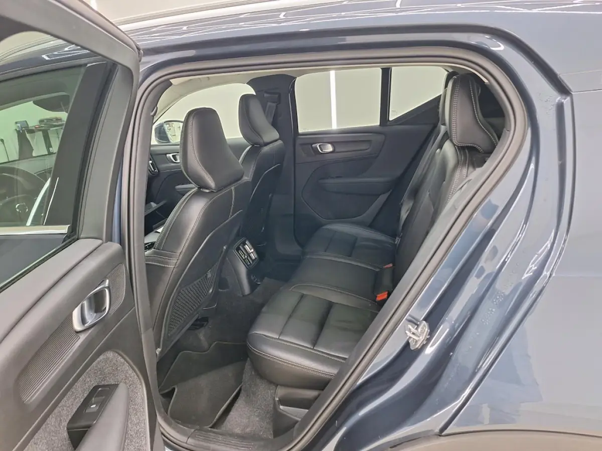 T4 Inscription | Leder | Adaptive Cruise | Verwarmbaar stuur en stoelen | Audio installatie | Cruise control adaptief | Electronic climate controle