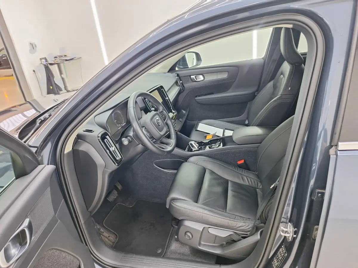T4 Inscription | Leder | Adaptive Cruise | Verwarmbaar stuur en stoelen | Audio installatie | Cruise control adaptief | Electronic climate controle