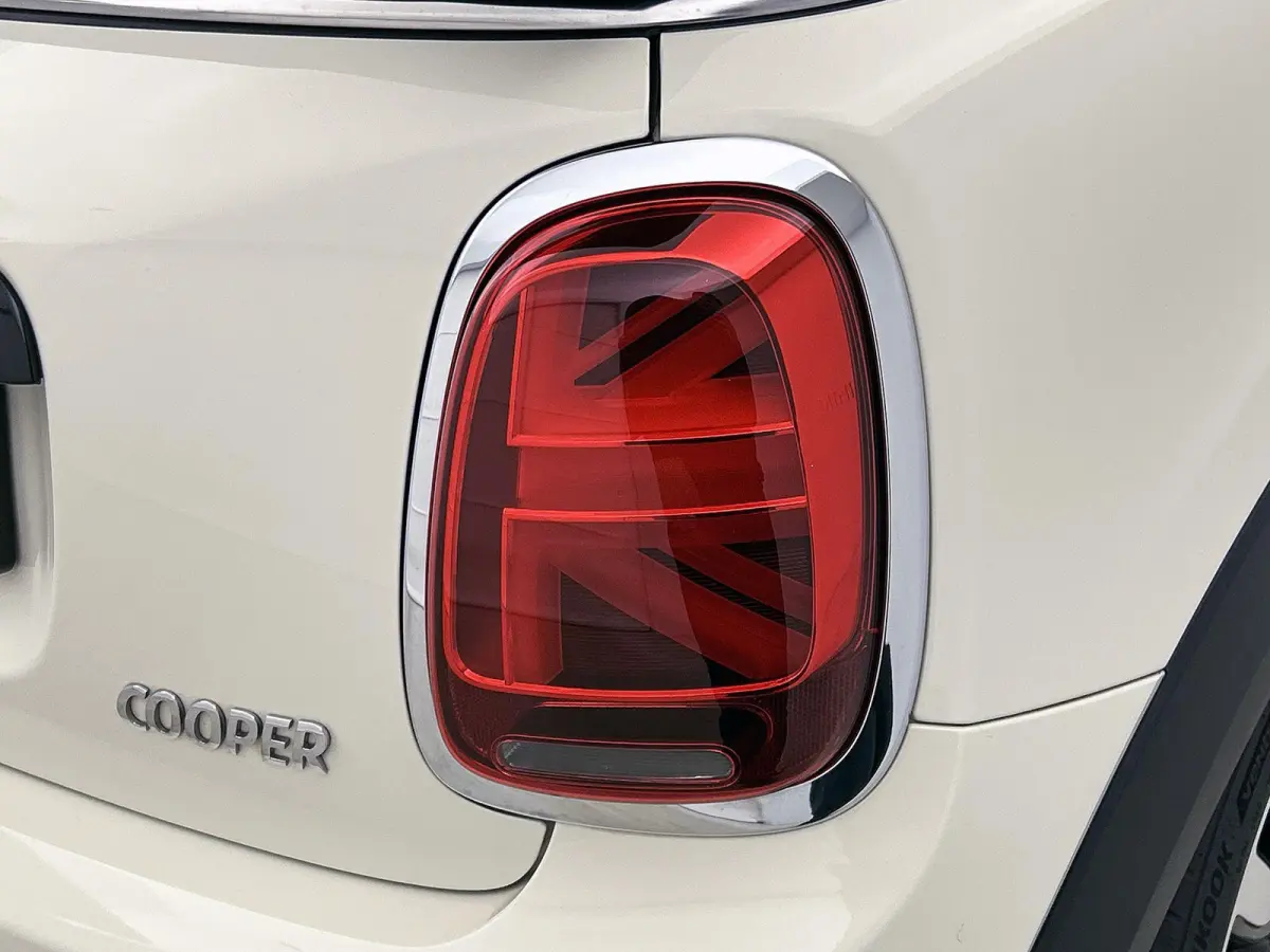 1.5 Chili | AUTOMAAT | HARMAN KARDON | LEDER | PARKEERSENSOREN | STOELVERWARMING | LED VERLICHTING | CRUISE CONTROL | BLUETOOTH | AIRCO | LICHTMETALEN VELGEN | CLIMATE CONTROL |