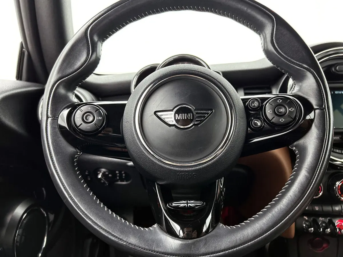 1.5 Chili | AUTOMAAT | HARMAN KARDON | LEDER | PARKEERSENSOREN | STOELVERWARMING | LED VERLICHTING | CRUISE CONTROL | BLUETOOTH | AIRCO | LICHTMETALEN VELGEN | CLIMATE CONTROL |