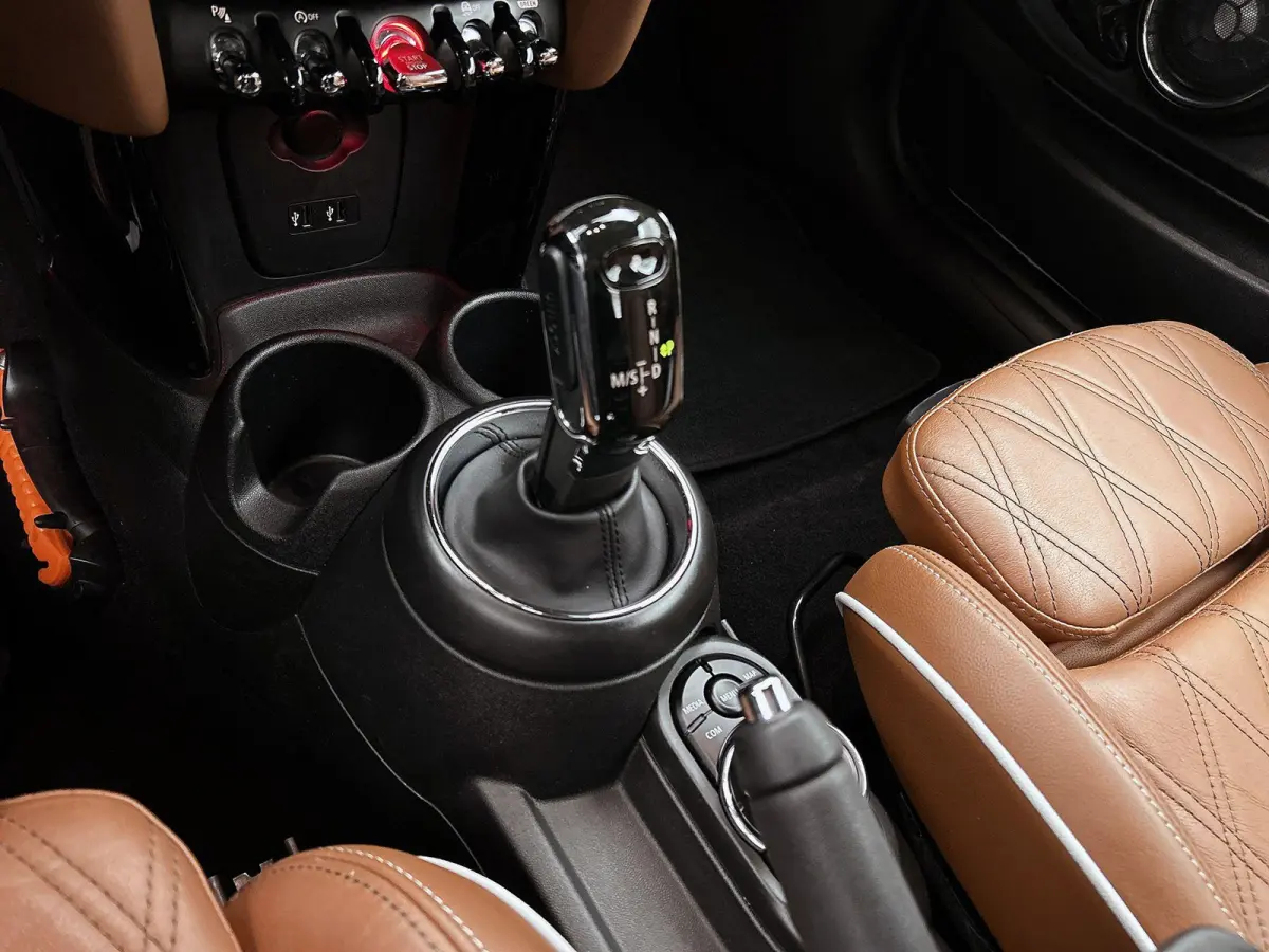 1.5 Chili | AUTOMAAT | HARMAN KARDON | LEDER | PARKEERSENSOREN | STOELVERWARMING | LED VERLICHTING | CRUISE CONTROL | BLUETOOTH | AIRCO | LICHTMETALEN VELGEN | CLIMATE CONTROL |