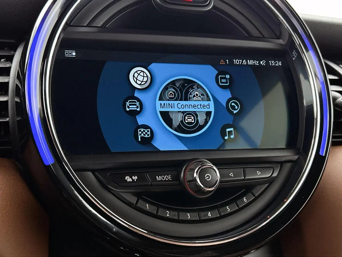 1.5 Chili | AUTOMAAT | HARMAN KARDON | LEDER | PARKEERSENSOREN | STOELVERWARMING | LED VERLICHTING | CRUISE CONTROL | BLUETOOTH | AIRCO | LICHTMETALEN VELGEN | CLIMATE CONTROL |