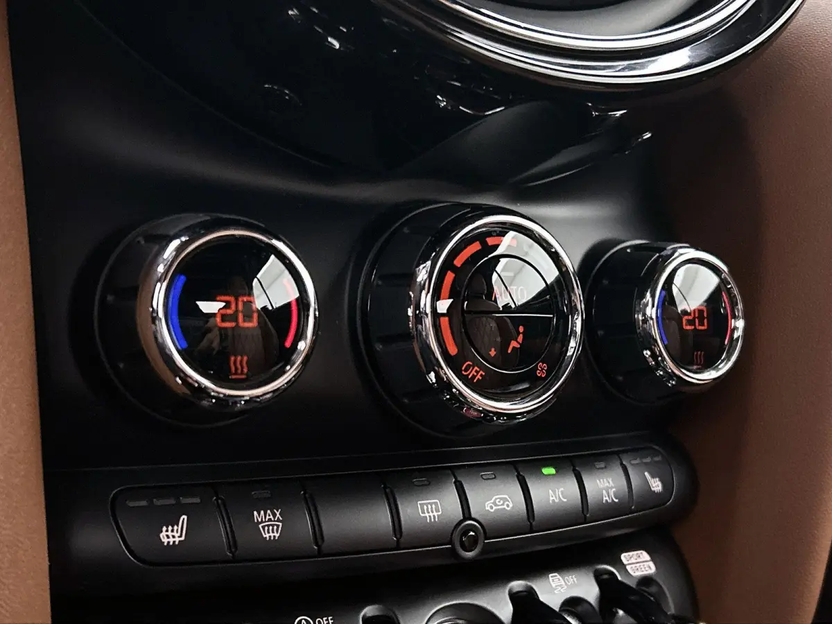 1.5 Chili | AUTOMAAT | HARMAN KARDON | LEDER | PARKEERSENSOREN | STOELVERWARMING | LED VERLICHTING | CRUISE CONTROL | BLUETOOTH | AIRCO | LICHTMETALEN VELGEN | CLIMATE CONTROL |