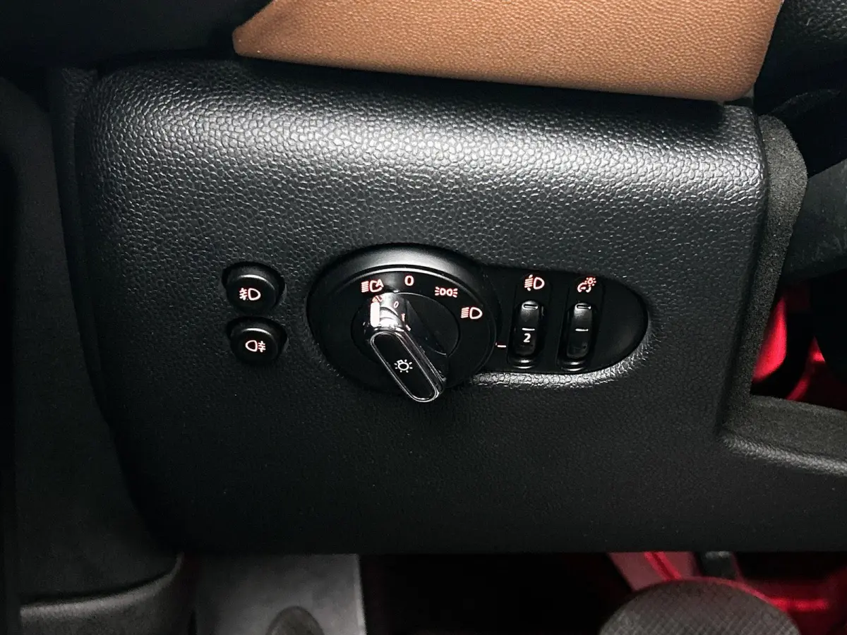 1.5 Chili | AUTOMAAT | HARMAN KARDON | LEDER | PARKEERSENSOREN | STOELVERWARMING | LED VERLICHTING | CRUISE CONTROL | BLUETOOTH | AIRCO | LICHTMETALEN VELGEN | CLIMATE CONTROL |