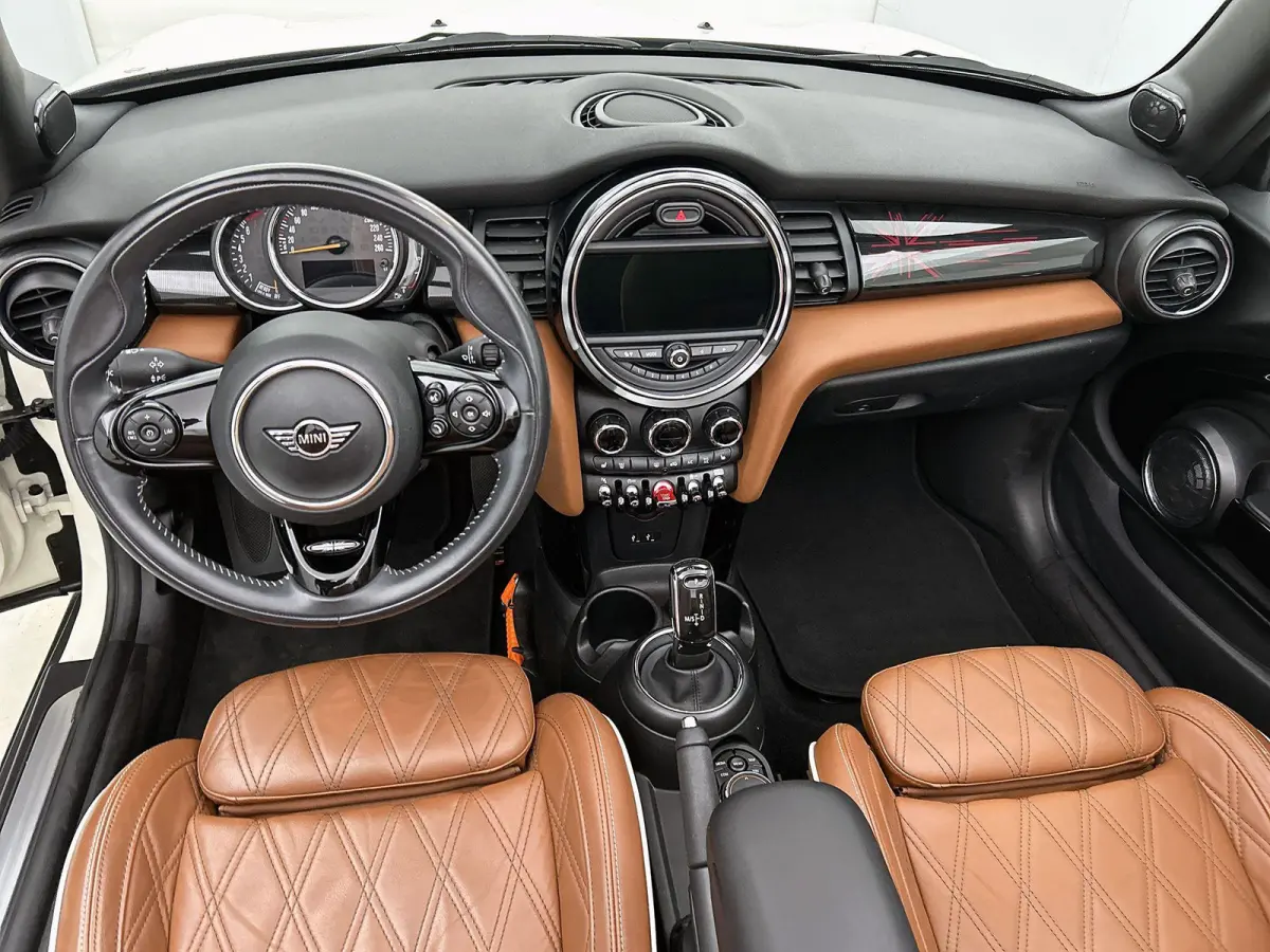 1.5 Chili | AUTOMAAT | HARMAN KARDON | LEDER | PARKEERSENSOREN | STOELVERWARMING | LED VERLICHTING | CRUISE CONTROL | BLUETOOTH | AIRCO | LICHTMETALEN VELGEN | CLIMATE CONTROL |