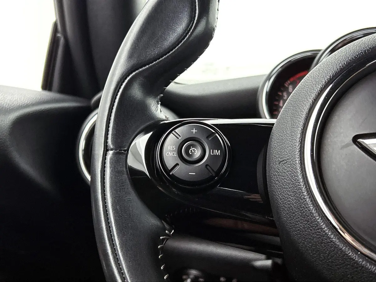 1.5 Chili | AUTOMAAT | HARMAN KARDON | LEDER | PARKEERSENSOREN | STOELVERWARMING | LED VERLICHTING | CRUISE CONTROL | BLUETOOTH | AIRCO | LICHTMETALEN VELGEN | CLIMATE CONTROL |