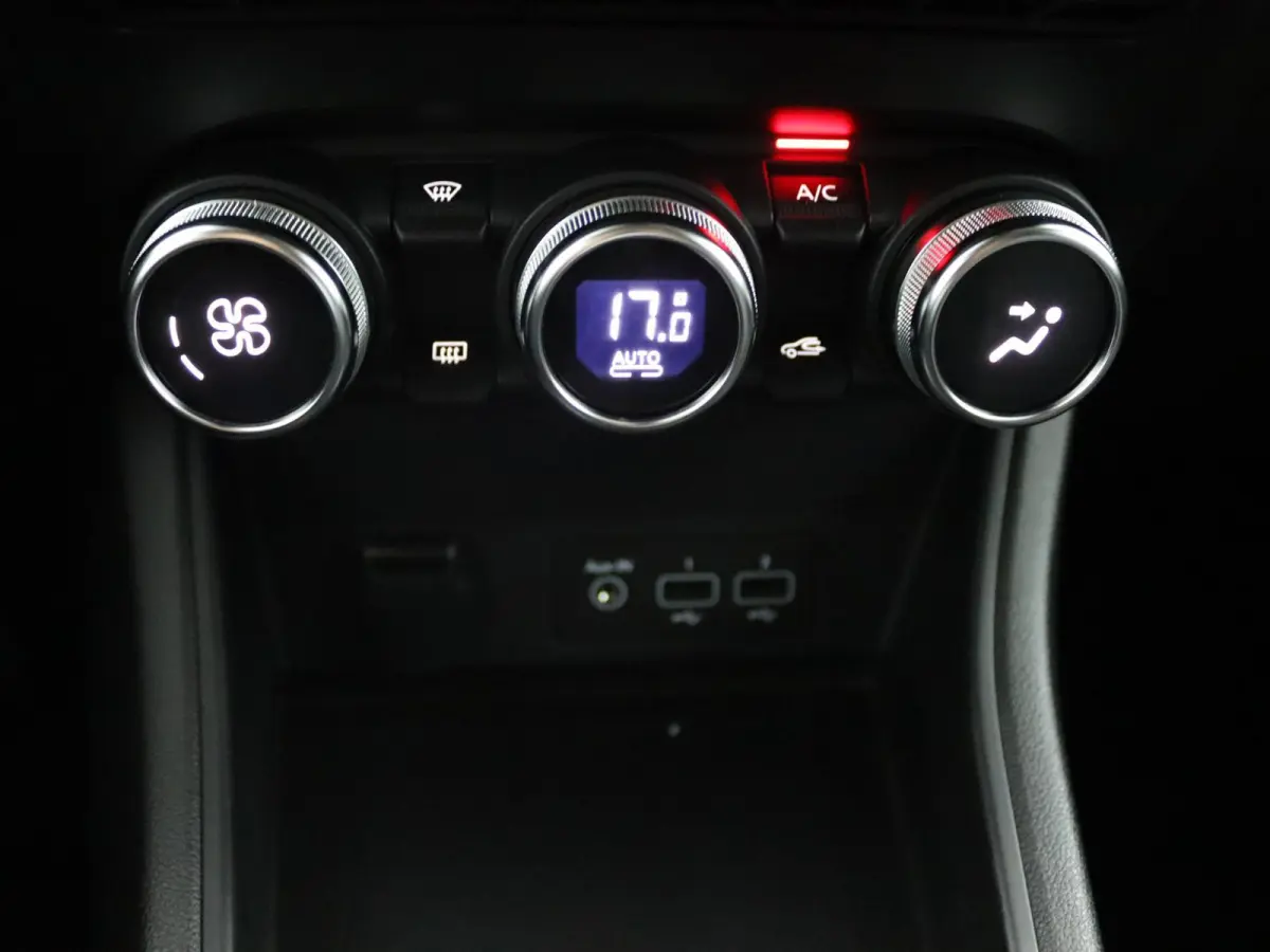 evolution TCe 90 | Parkeercamera | Navigatie | Climate Control |