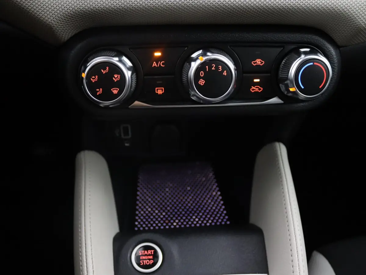 1.0 IG-T N-Connecta | Navigatie | Parkeercamera | Keyless Entry |