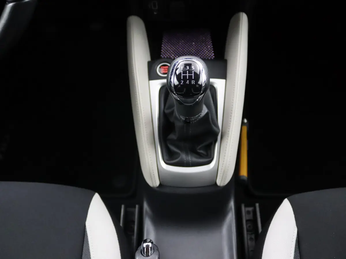 1.0 IG-T N-Connecta | Navigatie | Parkeercamera | Keyless Entry |