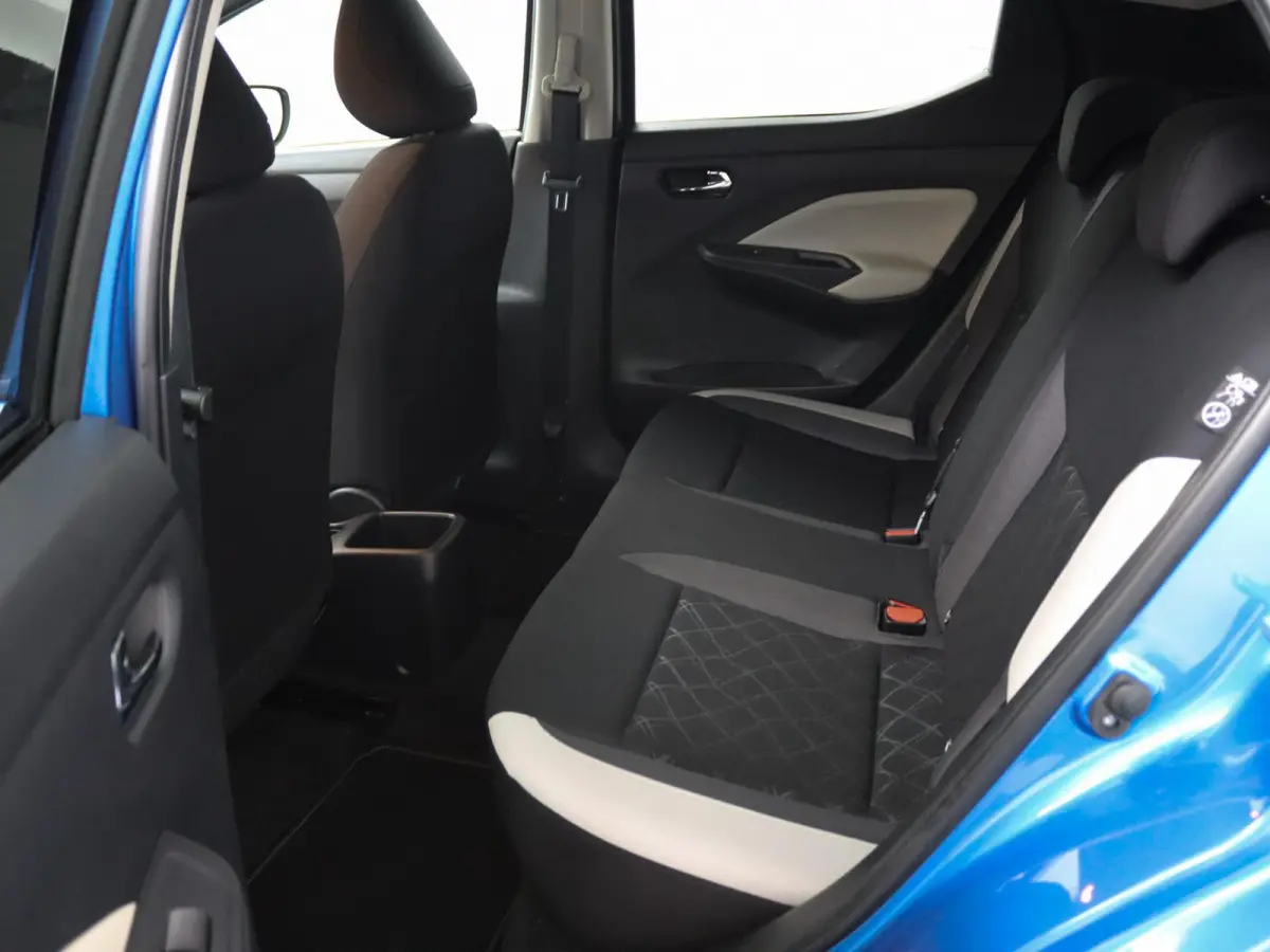 1.0 IG-T N-Connecta | Navigatie | Parkeercamera | Keyless Entry |