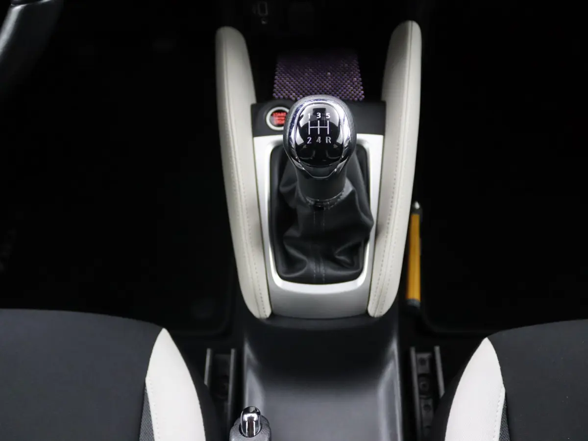 1.0 IG-T N-Connecta | Navigatie | Parkeercamera | Keyless Entry |