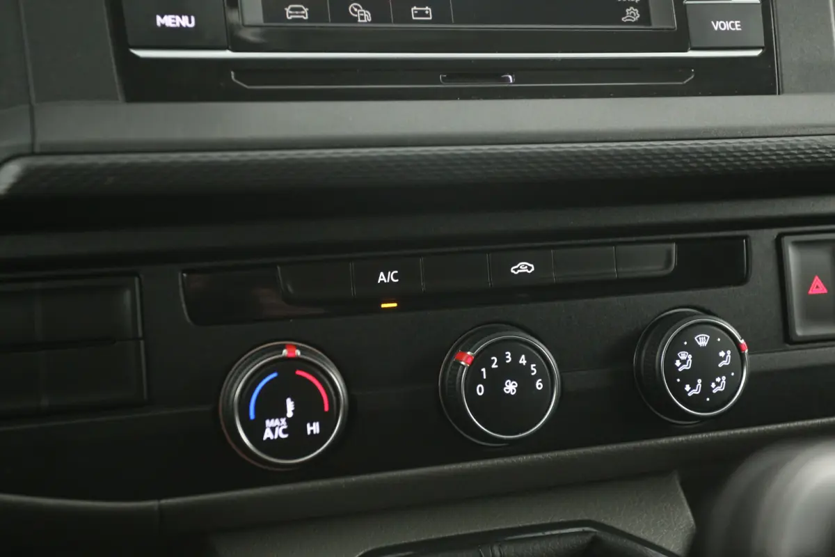 2.0 TDI L1H1 140PK | Airco | Cruise | 3 Zits | Carplay | Trekhaak | Parkeersens.