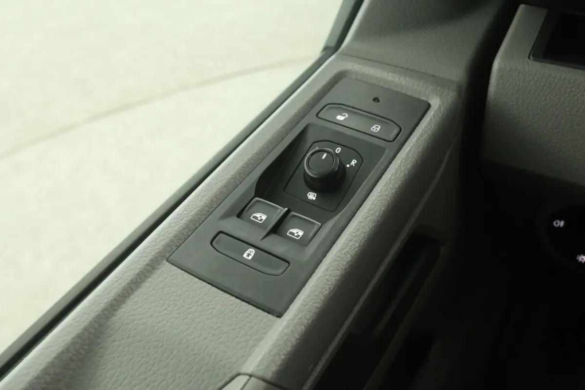 2.0 TDI L1H1 140PK | Airco | Cruise | 3 Zits | Carplay | Trekhaak | Parkeersens.