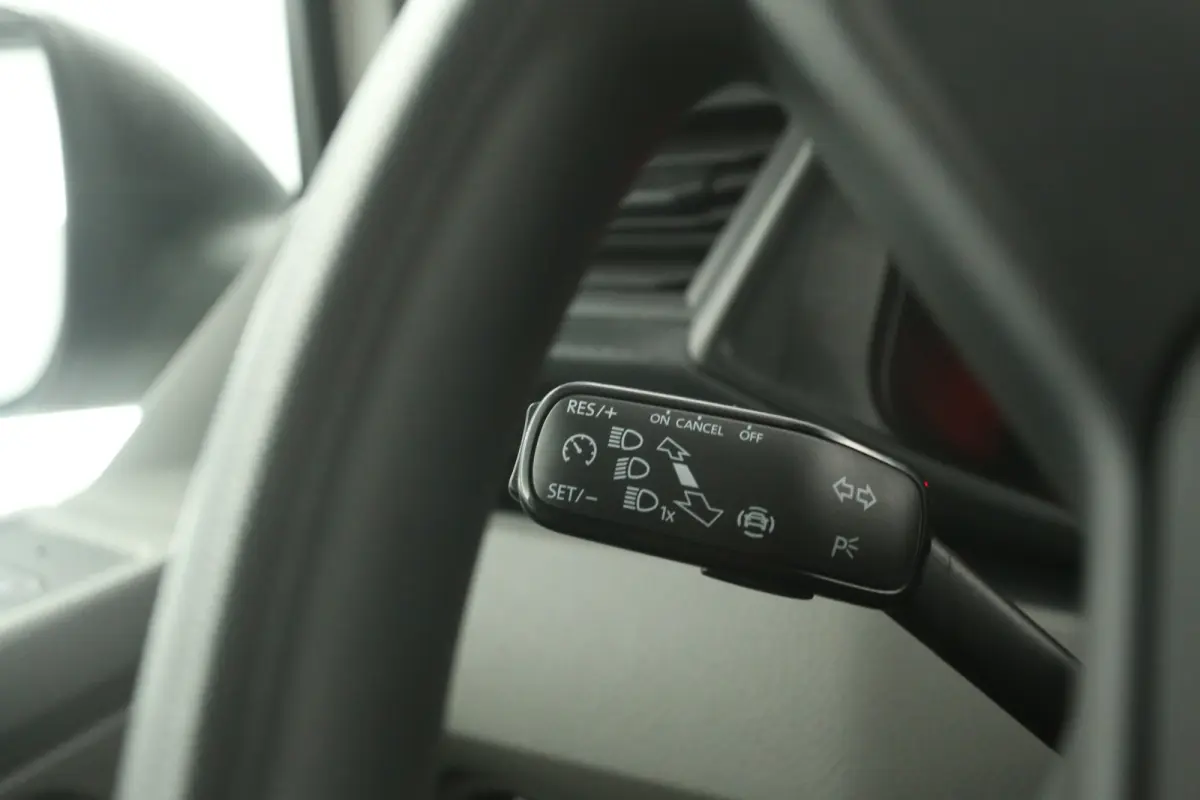 2.0 TDI L1H1 140PK | Airco | Cruise | 3 Zits | Carplay | Trekhaak | Parkeersens.