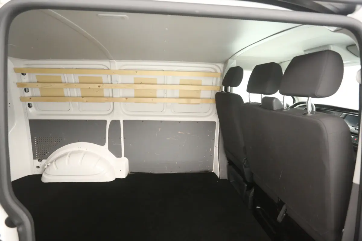 2.0 TDI L1H1 140PK | Airco | Cruise | 3 Zits | Carplay | Trekhaak | Parkeersens.