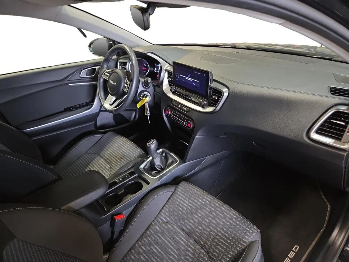 1.0 T-GDi DynamicLine | All-season banden | BTW-auto | Achteruitrijcamera | Parkeersensoren voor- en achter | Navi | Apple/Android Carplay | Cruise & Climate control | NAP