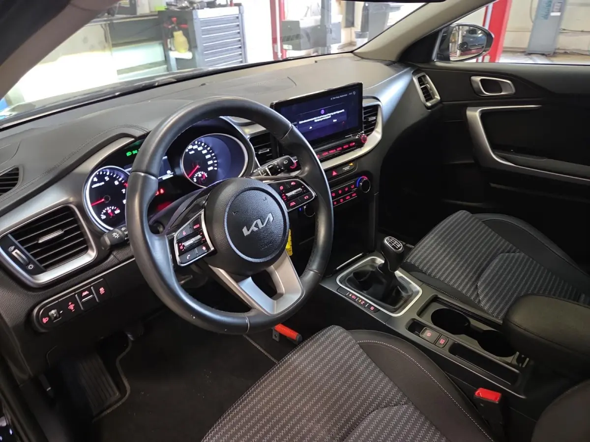 1.0 T-GDi DynamicLine | All-season banden | BTW-auto | Achteruitrijcamera | Parkeersensoren voor- en achter | Navi | Apple/Android Carplay | Cruise & Climate control | NAP