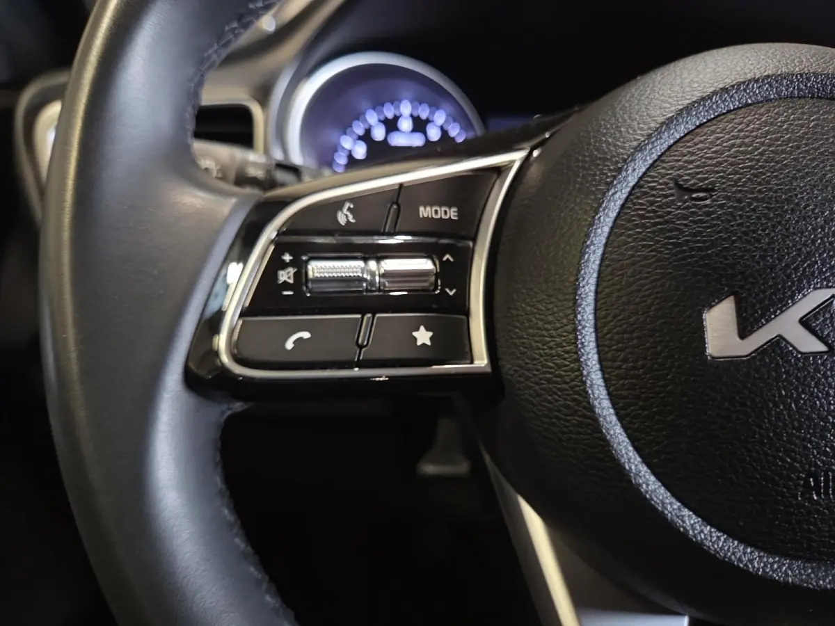 1.0 T-GDi DynamicLine | All-season banden | BTW-auto | Achteruitrijcamera | Parkeersensoren voor- en achter | Navi | Apple/Android Carplay | Cruise & Climate control | NAP