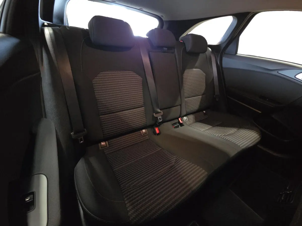 1.0 T-GDi DynamicLine | All-season banden | BTW-auto | Achteruitrijcamera | Parkeersensoren voor- en achter | Navi | Apple/Android Carplay | Cruise & Climate control | NAP