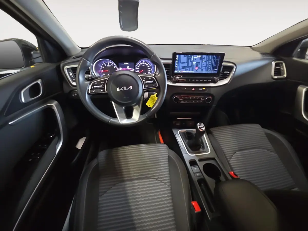 1.0 T-GDi DynamicLine | All-season banden | BTW-auto | Achteruitrijcamera | Parkeersensoren voor- en achter | Navi | Apple/Android Carplay | Cruise & Climate control | NAP