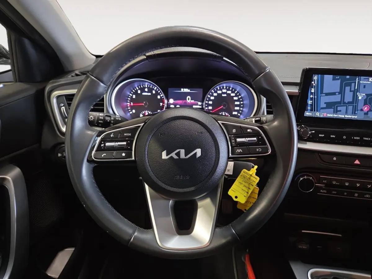 1.0 T-GDi DynamicLine | All-season banden | BTW-auto | Achteruitrijcamera | Parkeersensoren voor- en achter | Navi | Apple/Android Carplay | Cruise & Climate control | NAP