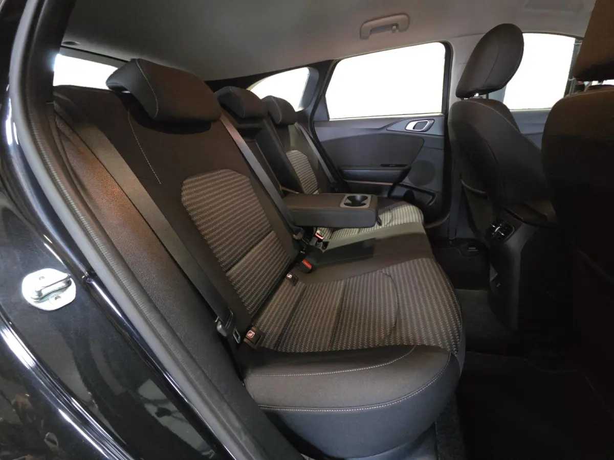 1.0 T-GDi DynamicLine | All-season banden | BTW-auto | Achteruitrijcamera | Parkeersensoren voor- en achter | Navi | Apple/Android Carplay | Cruise & Climate control | NAP