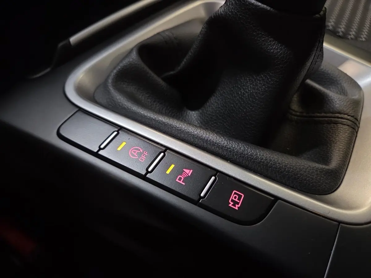 1.0 T-GDi DynamicLine | All-season banden | BTW-auto | Achteruitrijcamera | Parkeersensoren voor- en achter | Navi | Apple/Android Carplay | Cruise & Climate control | NAP
