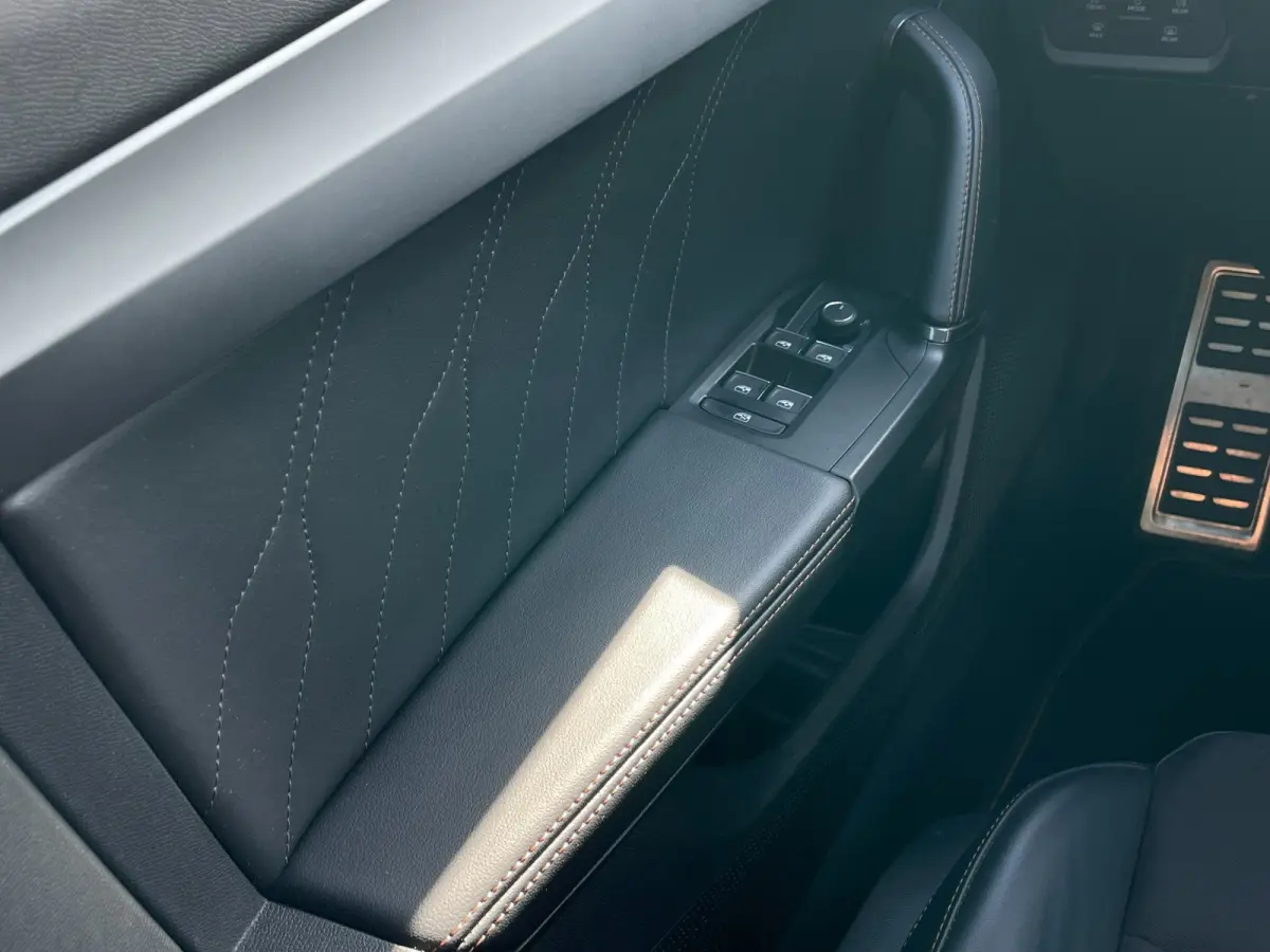 1.4 e-Hybrid VZ Performance | Carplay | Camera | PDC | NAVI |