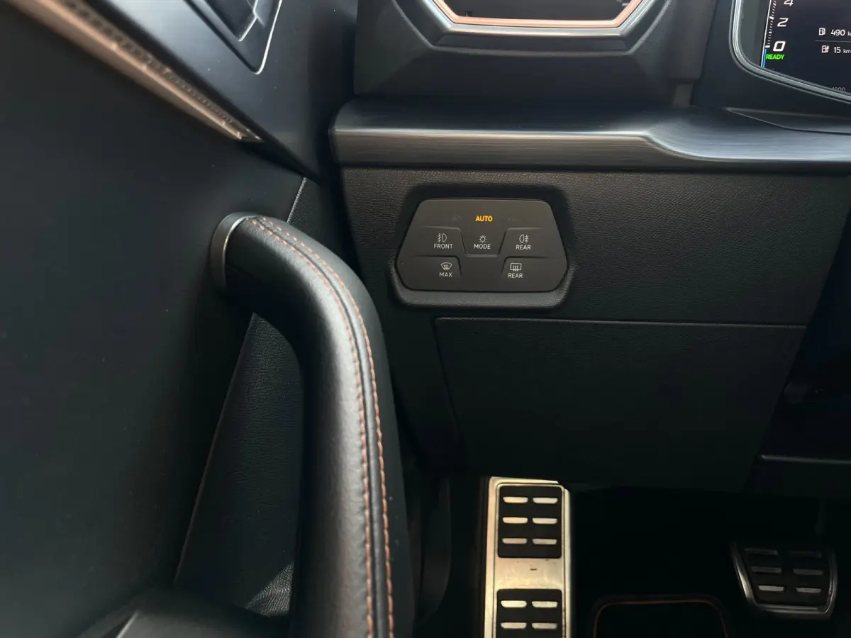 1.4 e-Hybrid VZ Performance | Carplay | Camera | PDC | NAVI |