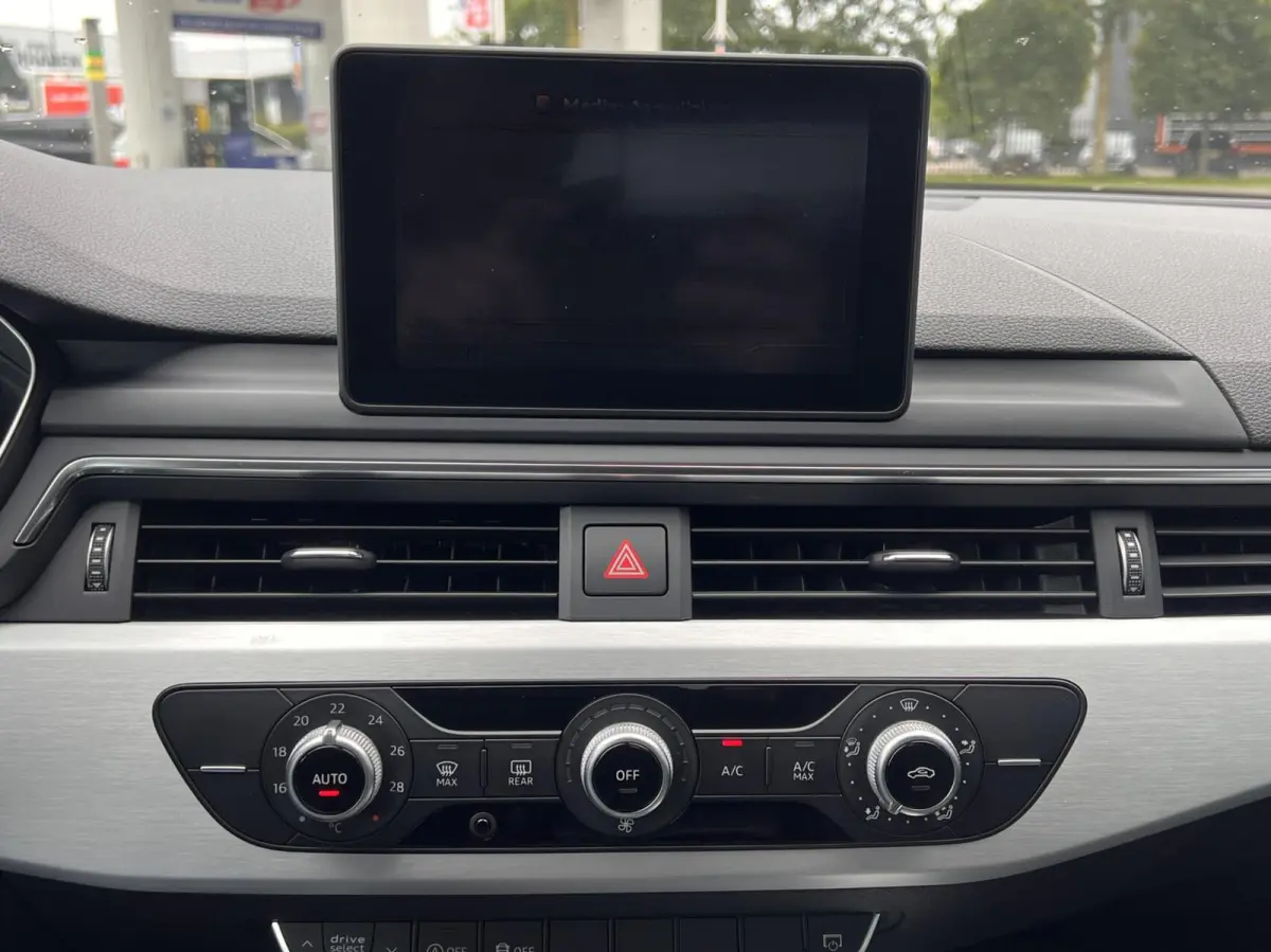 2.0 TFSI Launch Edition S-Line 19"LMV LED