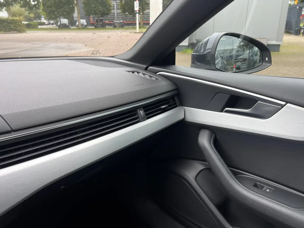 2.0 TFSI Launch Edition S-Line 19"LMV LED