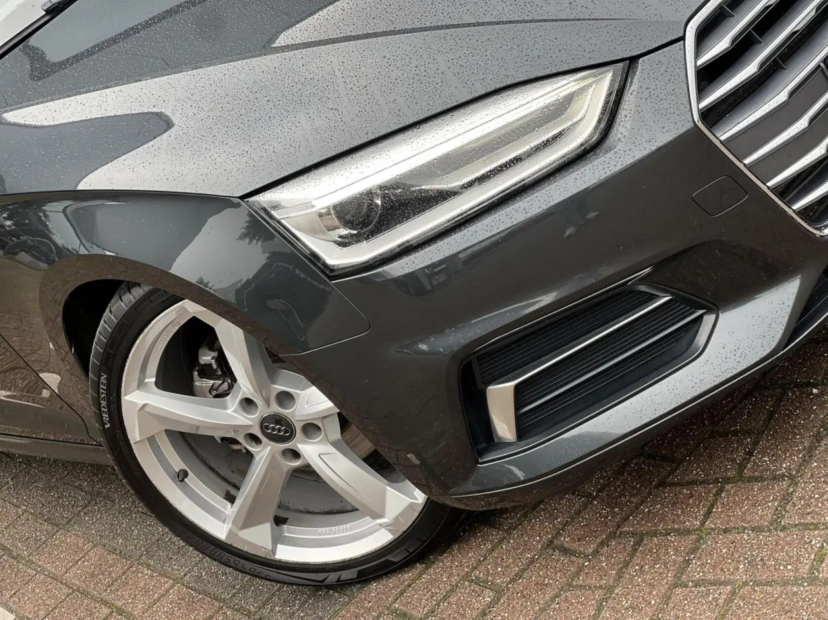2.0 TFSI Launch Edition S-Line 19"LMV LED