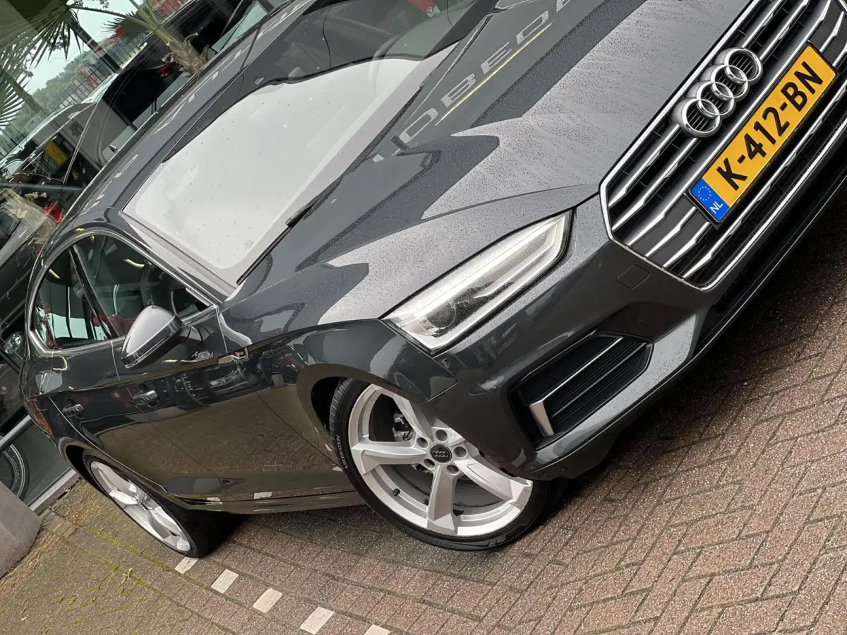 2.0 TFSI Launch Edition S-Line 19"LMV LED